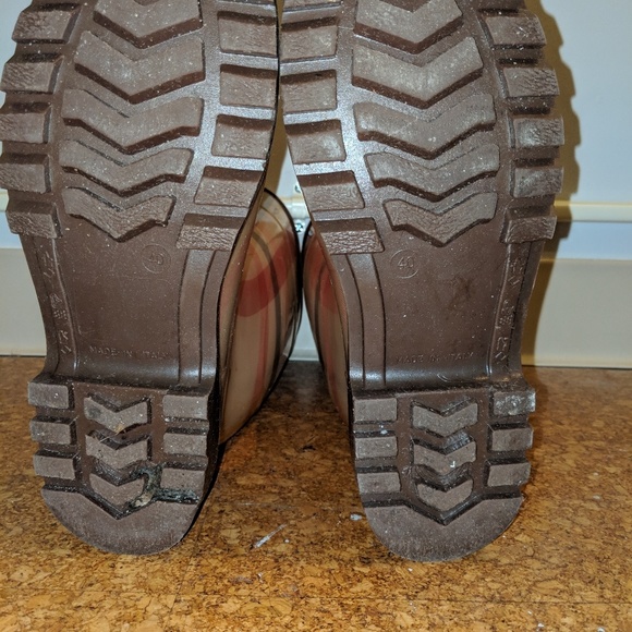 Burberry Rainboots - Picture 3 of 4